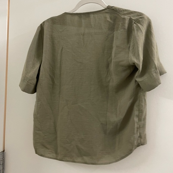 Green shirt - Picture 3 of 3